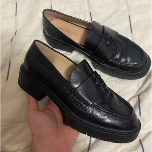 Women’s Coach Leah Loafers Size 9B